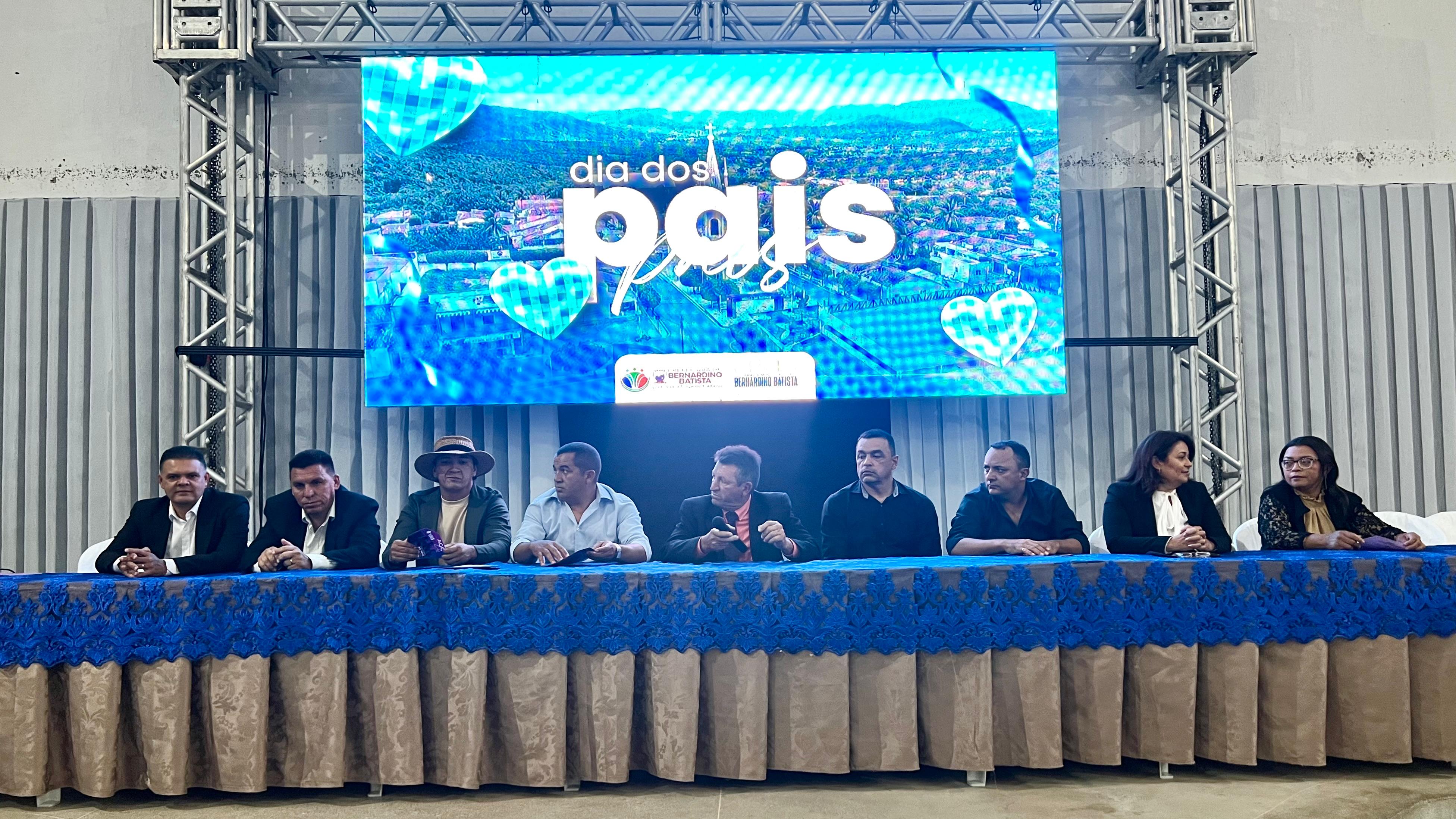 Câmara e Prefeitura de Bernardino Batista celebra o dia dos pais com uma grande festa no mercado público