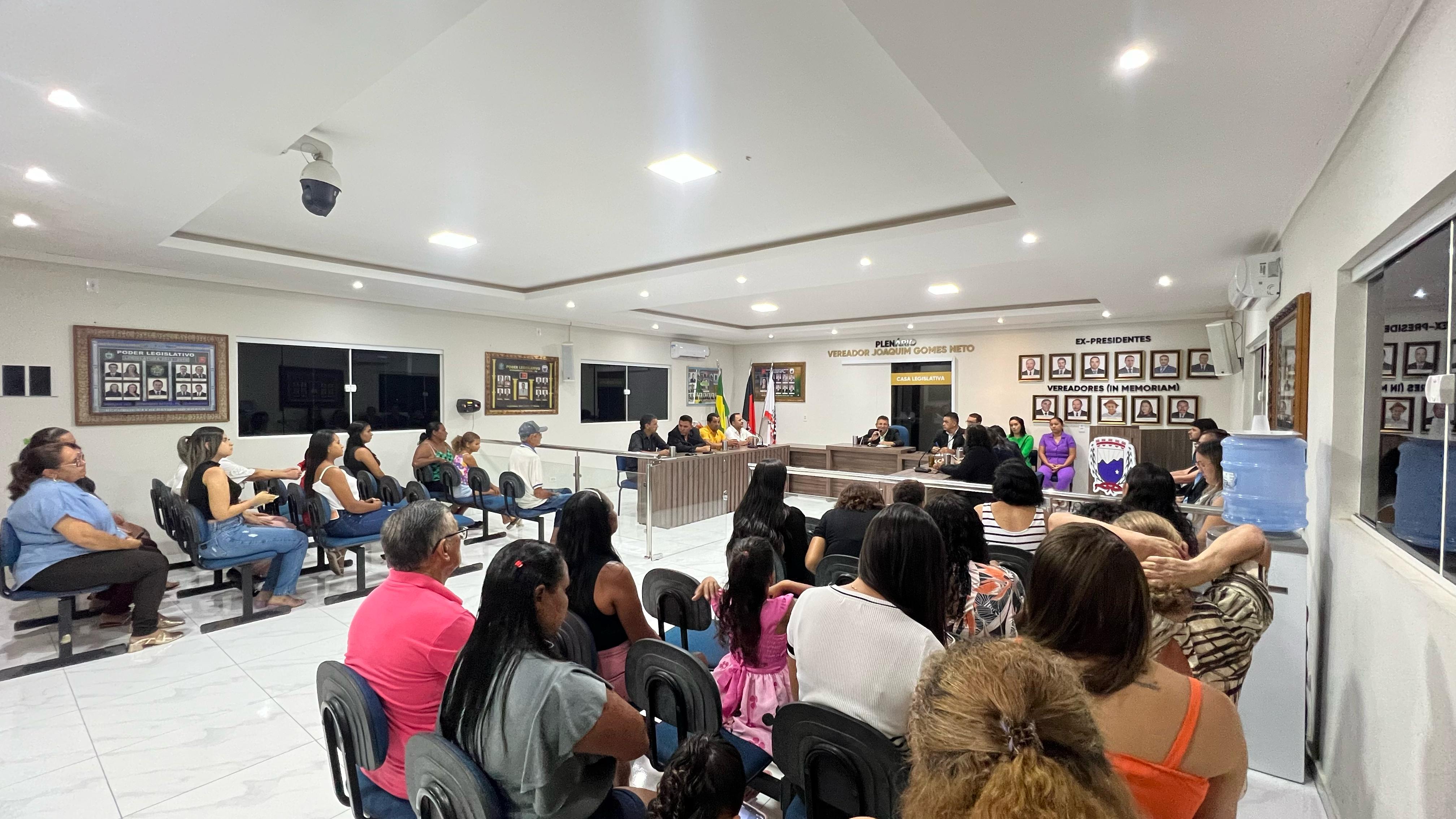 Na última quinta (13) foi realizada Sessão Solene em homenagem ao Dia Internacional da Mulher.